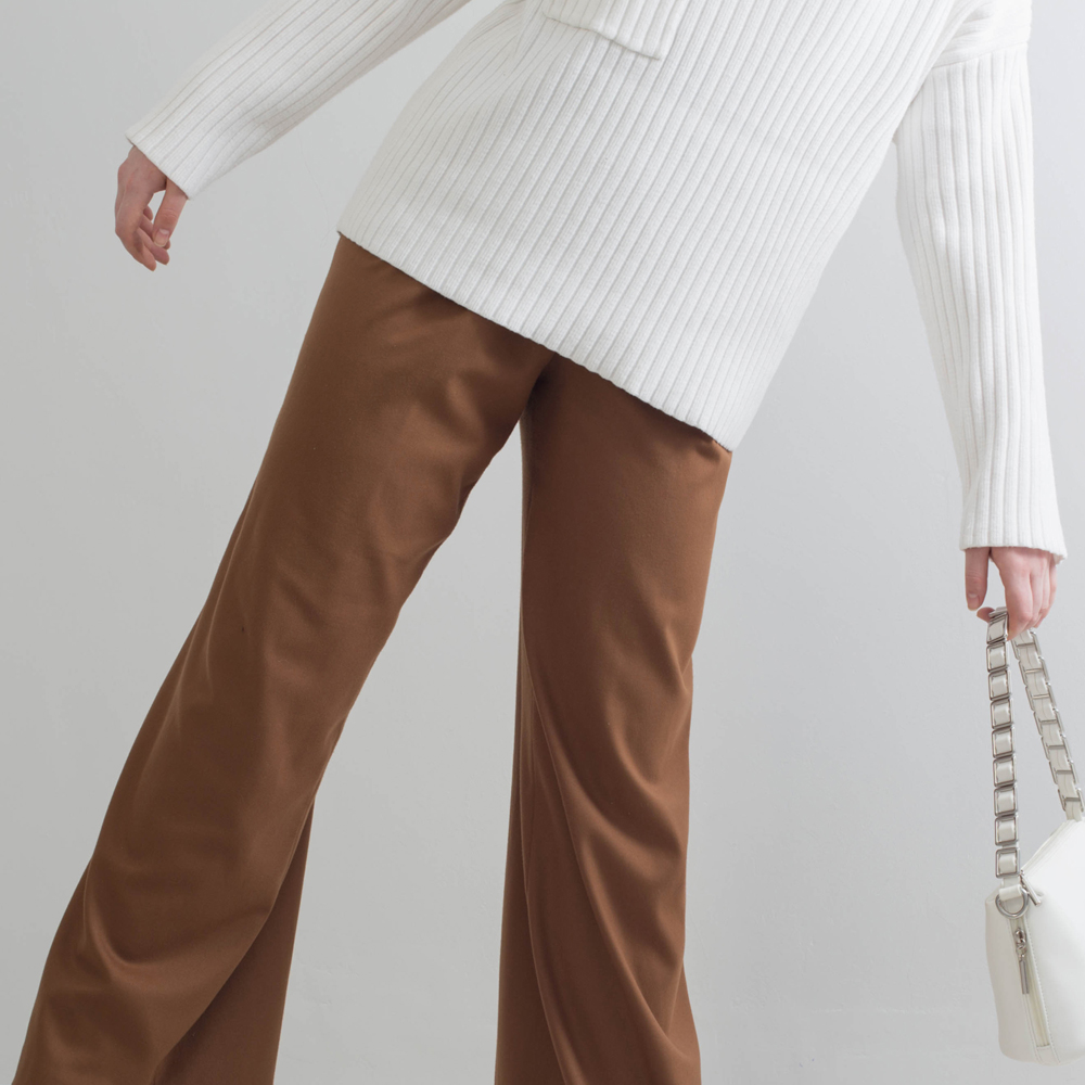 여자 브라운슬렉스