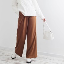 여자 브라운슬렉스